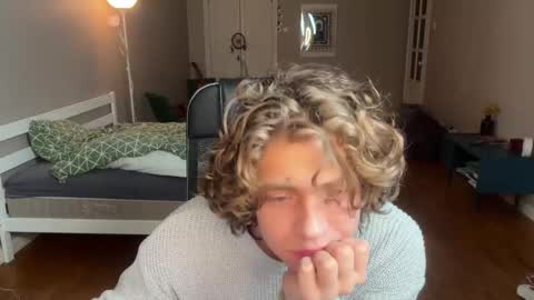 Snapshot of namiraaxel chatting on February 2025 07:36:01 PM Georges online show from February 2025 07:36:01 PM