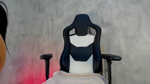 Heidy  online show from June 2026 02:24:02 AM