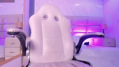 Snapshot of naomifrost chatting on January 2026 07:11:01 PM Naomi Frost online show from January 2026 07:11:01 PM