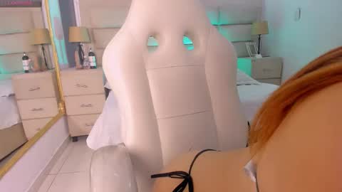 Snapshot of naomifrost chatting on February 2026 01:10:01 PM Naomi Frost online show from February 2026 01:10:01 PM