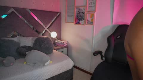 Naomi-Gray  online show from June 2026 08:42:02 PM