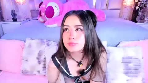 Snapshot of naomii_star chatting on June 2026 05:43:02 AM online show from June 2026 05:43:02 AM