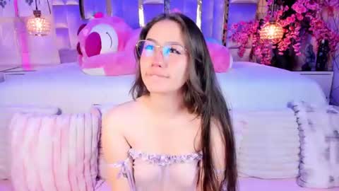 Snapshot of naomii_star chatting on July 2026 06:38:02 AM online show from July 2026 06:38:02 AM