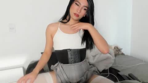 Snapshot of naomimoore chatting on October 2025 09:15:01 PM Naomi Moore online show from October 2025 09:15:01 PM