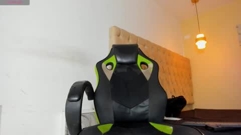 naomis_35 online show from October 2025 07:36:02 PM