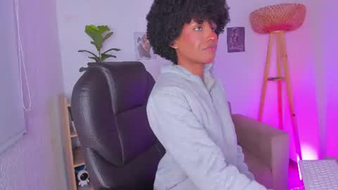Snapshot of naomisaenz_ chatting on June 2026 02:51:02 PM N A O M I online show from June 2026 02:51:02 PM