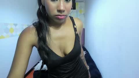 Snapshot of naomy__smith__ chatting on February 2025 03:32:01 PM N A O M Y online show from February 2025 03:32:01 PM