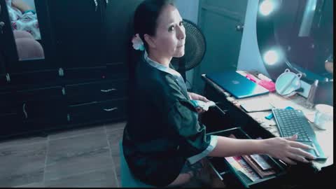 Snapshot of naomy_mature chatting on February 2026 12:10:02 PM Naomy online show from February 2026 12:10:02 PM