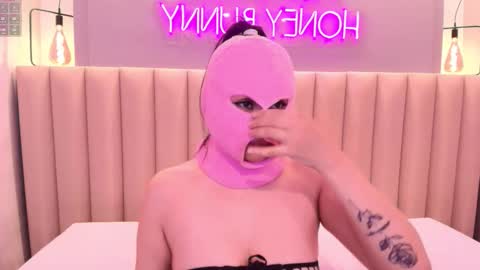 Naomy  online show from November 2025 09:46:02 PM