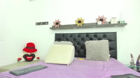 Snapshot of nashira_robert chatting on December 2024 11:34:02 PM Debora online show from December 2024 11:34:02 PM