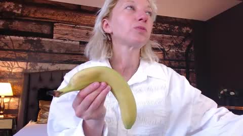 Natalie online show from May 2026 09:15:02 AM