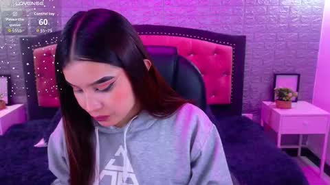 natalie  online show from November 2025 03:28:01 AM