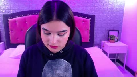 natalie  online show from November 2025 03:20:01 AM