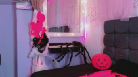 natalliapradas online show from October 2025 05:06:02 PM