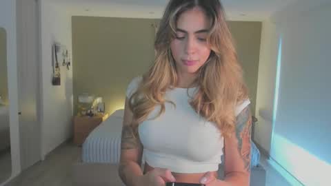 anatalybee online show from November 2025 07:12:02 PM