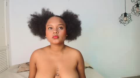Snapshot of nataly_velez chatting on December 2024 07:32:02 PM Naty online show from December 2024 07:32:02 PM