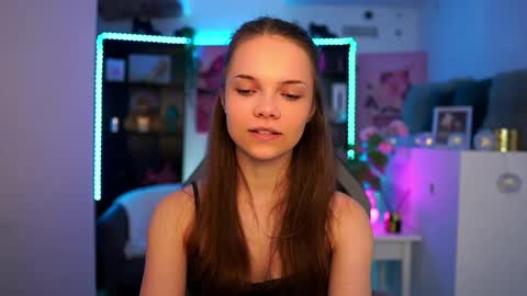 Snapshot of natasha__malkova chatting on January 2025 01:25:02 PM natasha__malkova online show from January 2025 01:25:02 PM