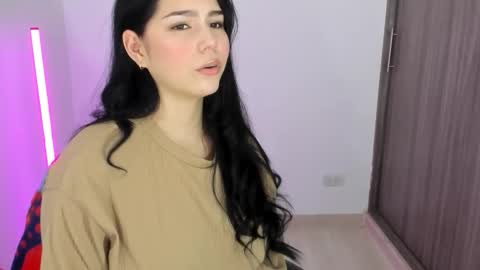 Natalia online show from November 2025 07:54:01 PM