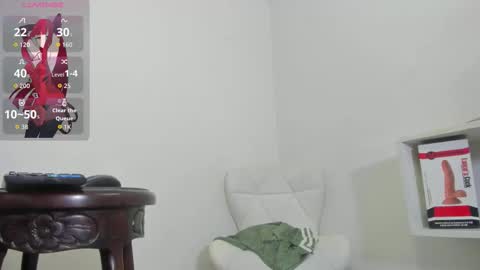 Nathalia Isaza online show from December 2025 01:15:02 AM