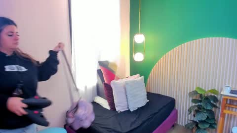 nathalie rossel online show from April 2026 11:54:02 AM