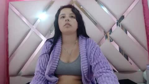 nathaly low online show from January 2026 12:21:01 PM