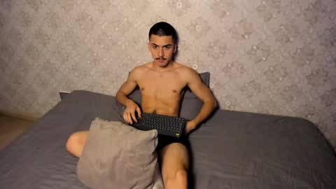 nathan_baker__ online show from November 2025 07:18:01 PM