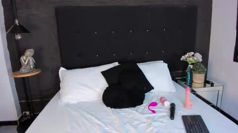 NATTASHA BROWN  online show from December 2025 12:43:02 PM