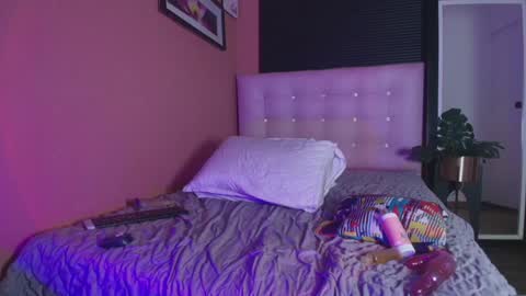 Gwen  online show from December 2024 10:58:01 PM