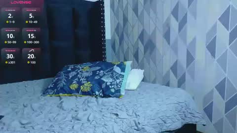 Snapshot of naturaltitss_ chatting on July 2026 07:27:01 PM Gwen online show from July 2026 07:27:01 PM