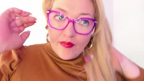 Snapshot of naty__mature_ chatting on October 2025 09:32:01 AM Nataly online show from October 2025 09:32:01 AM