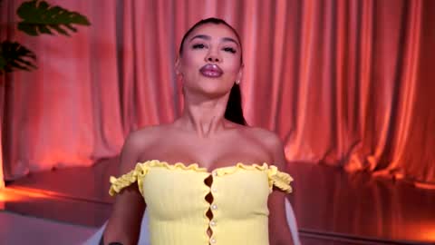 Naty online show from April 2026 07:25:01 PM