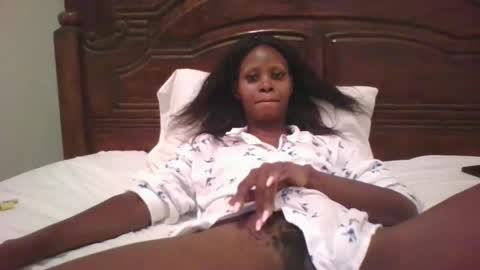 Snapshot of naughty_babe000 chatting on September 2025 05:18:01 AM alisha online show from September 2025 05:18:01 AM