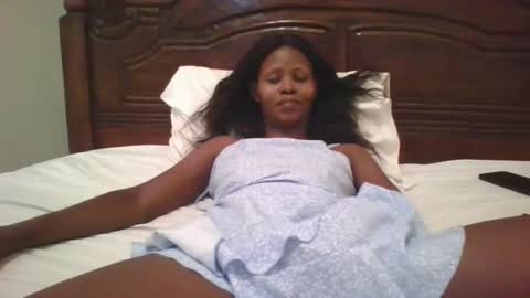 Snapshot of naughty_babe000 chatting on September 2025 04:25:01 AM alisha online show from September 2025 04:25:01 AM