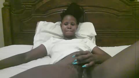 Snapshot of naughty_babe000 chatting on December 2025 07:43:02 PM alisha online show from December 2025 07:43:02 PM