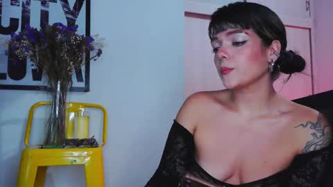 Snapshot of naughty_em_17 chatting on January 2026 03:11:01 AM Em please help me reach 100 thumbs up 3 online show from January 2026 03:11:01 AM