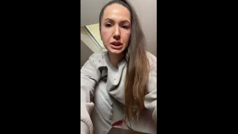 Elena online show from November 2025 09:33:01 AM