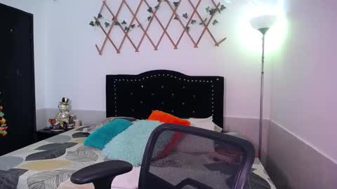 Valeria  online show from November 2025 06:09:02 PM