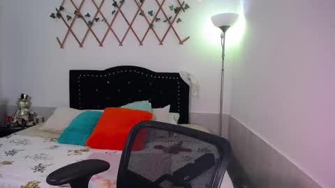 Valeria  online show from December 2025 07:33:02 PM