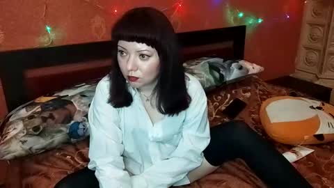 Snapshot of naughtyhousewifexx chatting on February 2025 03:31:02 PM housewife Eva online show from February 2025 03:31:02 PM