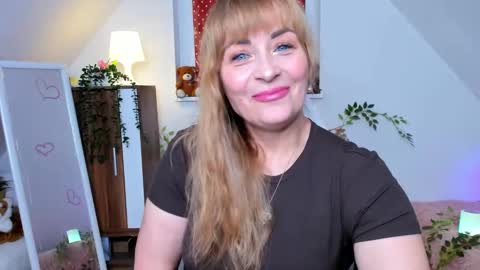 Milana - on air every day except Wednesday from 9 pm to 4 am European time online show from November 2025 08:52:01 PM