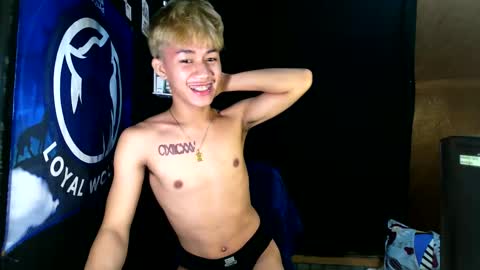 Snapshot of naugthyboyloy chatting on November 2025 04:01:02 PM Loy online show from November 2025 04:01:02 PM