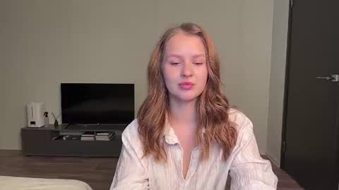 Mia online show from June 2026 10:08:01 PM