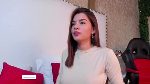 Mia  online show from September 2025 04:17:02 AM