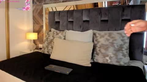    online show from November 2025 01:24:03 PM