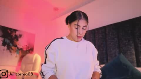 Juli  online show from February 2026 11:39:01 AM