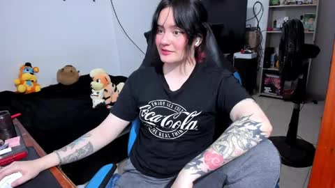 Geek Nicole    im Neeko UwU online show from April 2026 07:58:02 PM