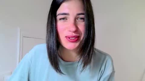 Neferutt online show from November 2025 07:03:01 PM