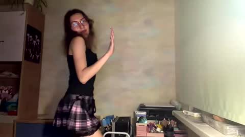 Mia online show from June 2026 07:15:02 PM