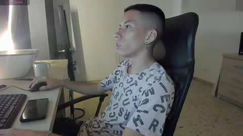 Snapshot of neo_and_jhin chatting on October 2025 04:58:02 PM Jhin online show from October 2025 04:58:02 PM