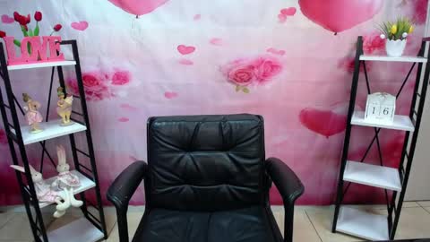 Snapshot of neonilalisova chatting on May 2026 05:05:02 AM NeonilaLisova online show from May 2026 05:05:02 AM
